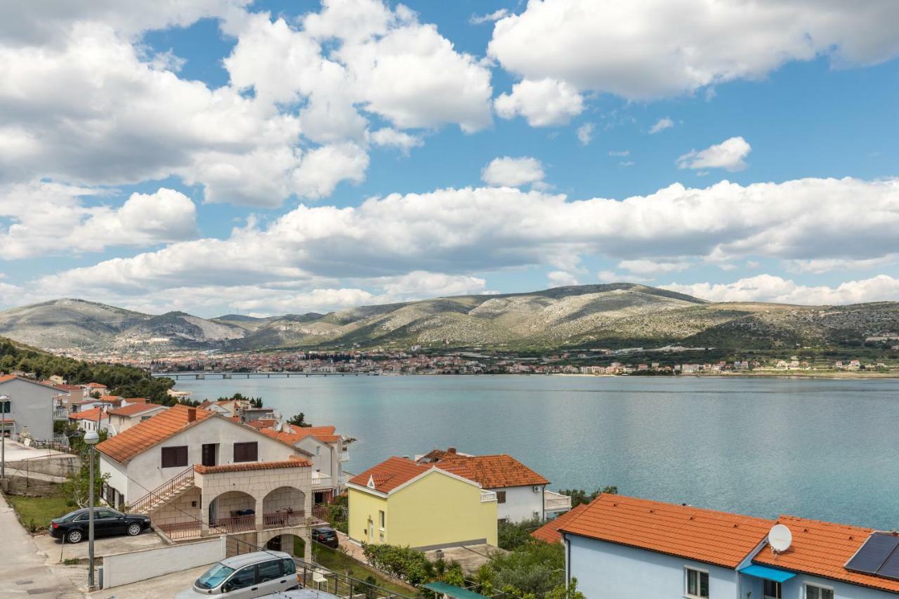 Apartments Rogulj Traù Esterno foto