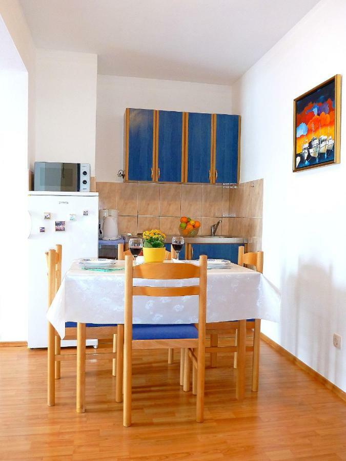 Apartments Rogulj Traù Esterno foto