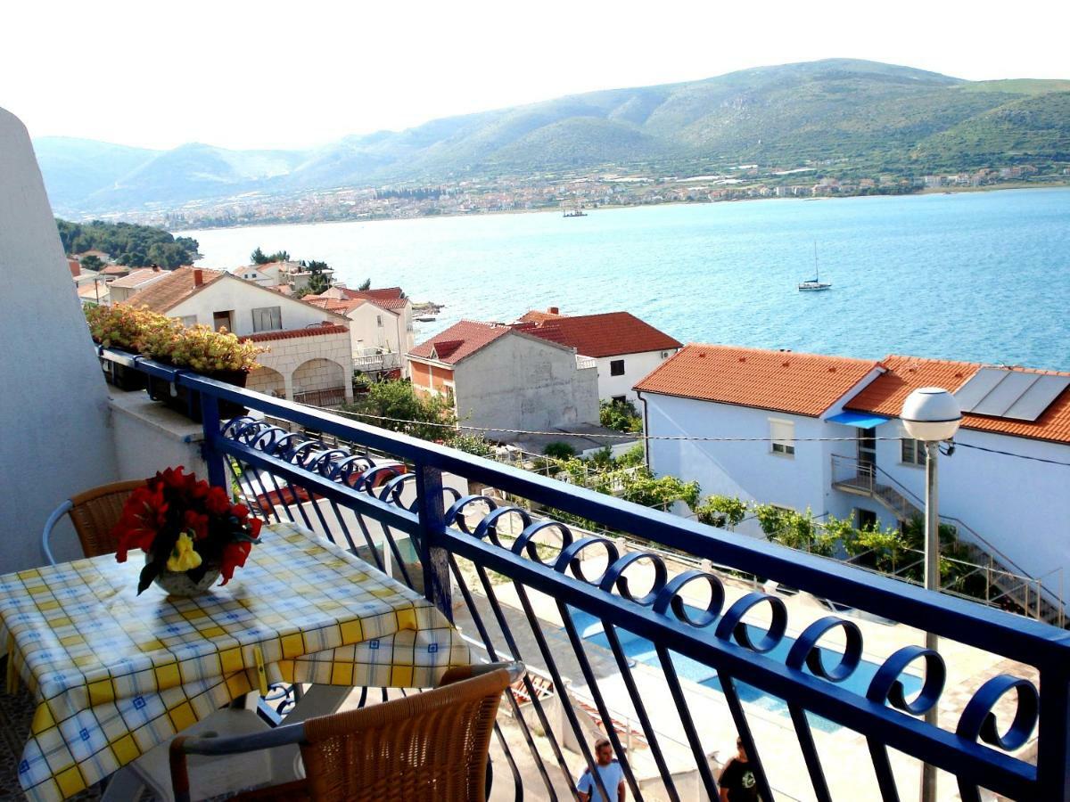 Apartments Rogulj Traù Esterno foto